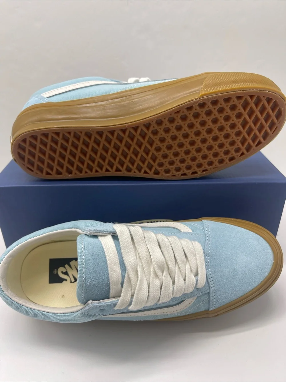 Vans WMNS Sz 8.5  Lx Old Skool Gum Crystal Blue VN000D56CAU Sneakers